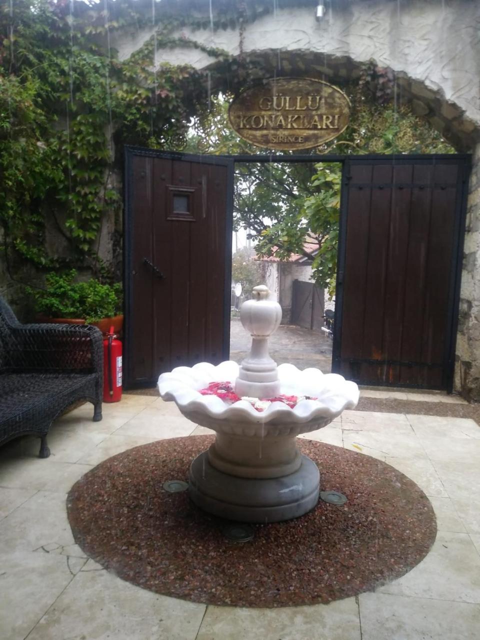 Gullu Konaklari Selçuk Esterno foto